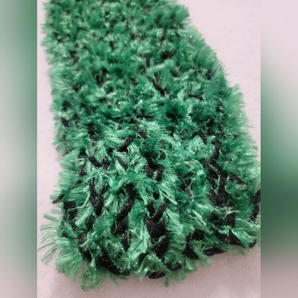 Green & Black Crocheted Fuzzy Scarf NWOT - Picture 2 of 4